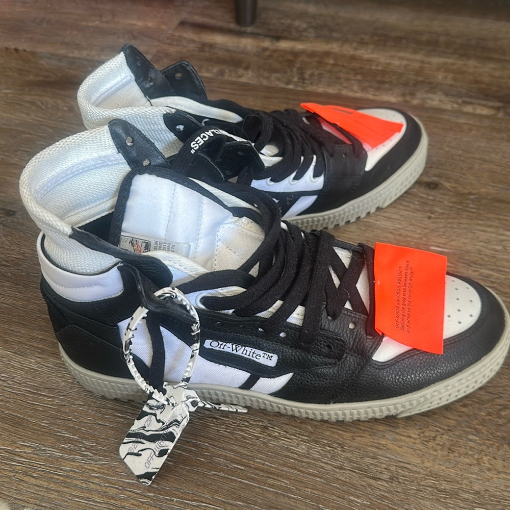 Perfect condition:off white sneakers.(unisex)